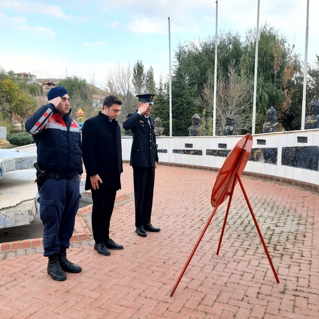 Büyük Önder Atatürk'ü anıyoruz