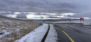 Ardahan'ın yüksek kesimlerine kar yağdı