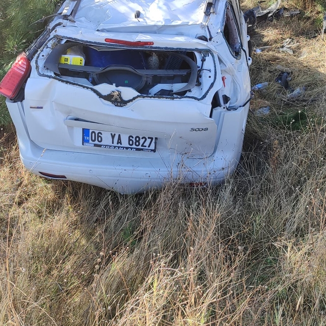 Afyonkarahisar'da iki otomobilin çarpıştığı kazada 6 kişi yaralandı