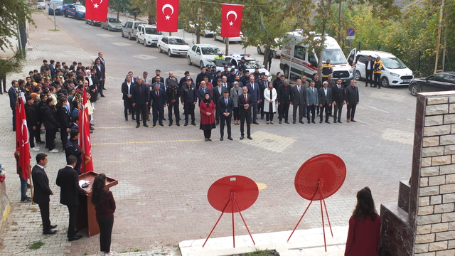 Büyük Önder Atatürk'ü anıyoruz