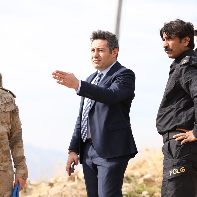 Hizan Kaymakamı Özçelik, üs bölgesindeki güvenlik güçlerini ziyaret etti