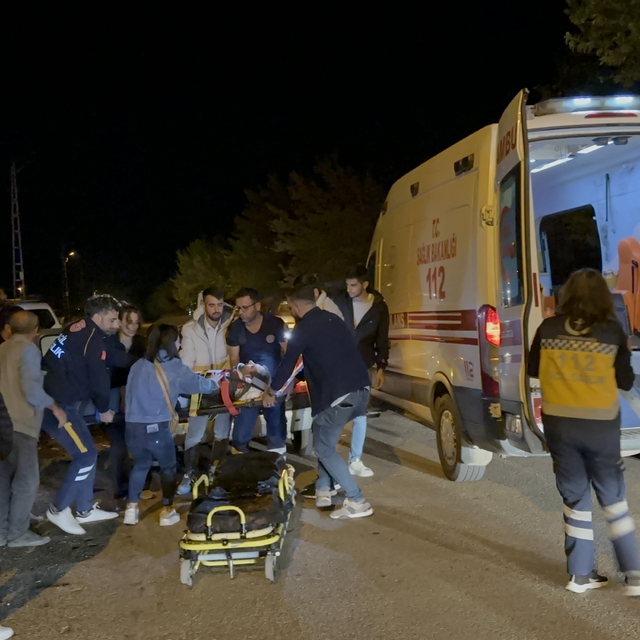 Adıyaman'da otomobille çarpışan motosiklet sürücüsü yaralandı