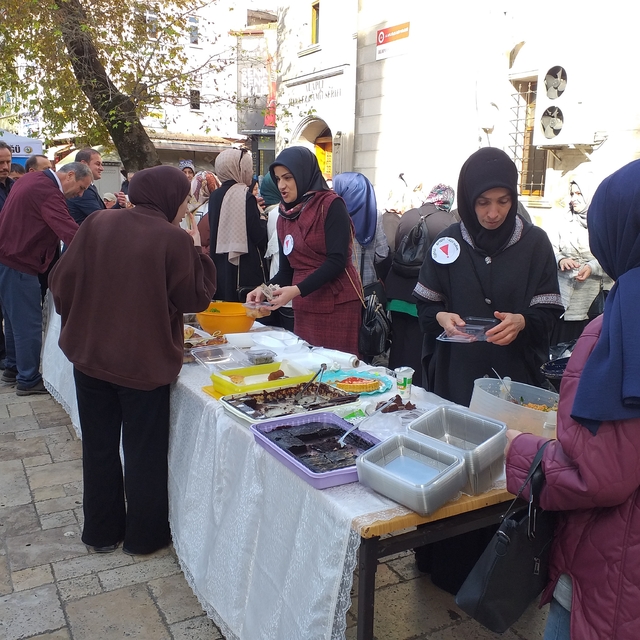 Alaplı'da Filistinliler yararına kermes düzenlendi