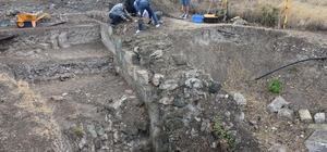 Phokaia Antik Kenti'ndeki 2 bin 400 yıllık tiyatro ortaya çıkarılıyor