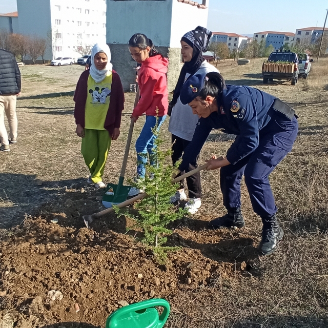 Milli Ağaçlandırma Günü'nde Yeşilyurt'ta 111 fidan dikildi