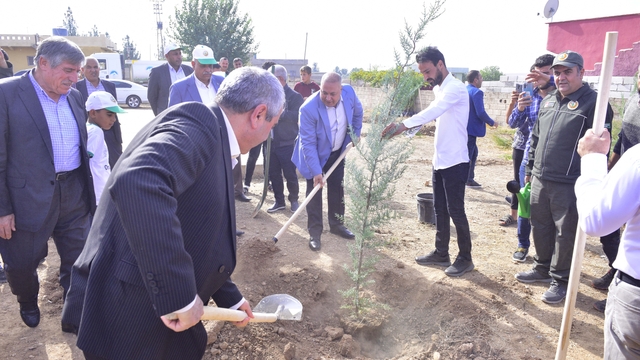 Şanlıurfa'da "Milli Ağaçlandırma Günü"nde fidanlar toprakla buluşturuldu