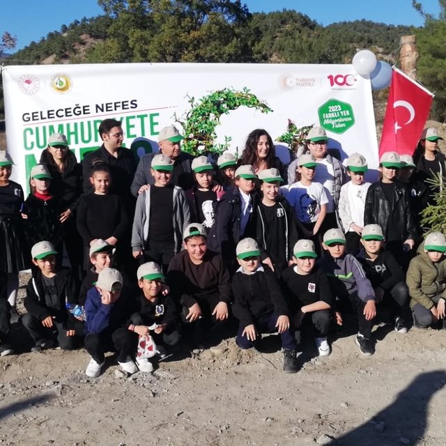 Kastamonu'da "Milli Ağaçlandırma Günü"nde fidanlar toprakla buluşturuldu