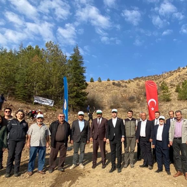 Uğurludağ'da 500 fidan toprakla buluşturuldu