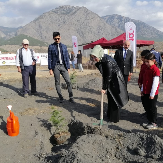 Kargı'da fidanlar toprakla buluşturuldu