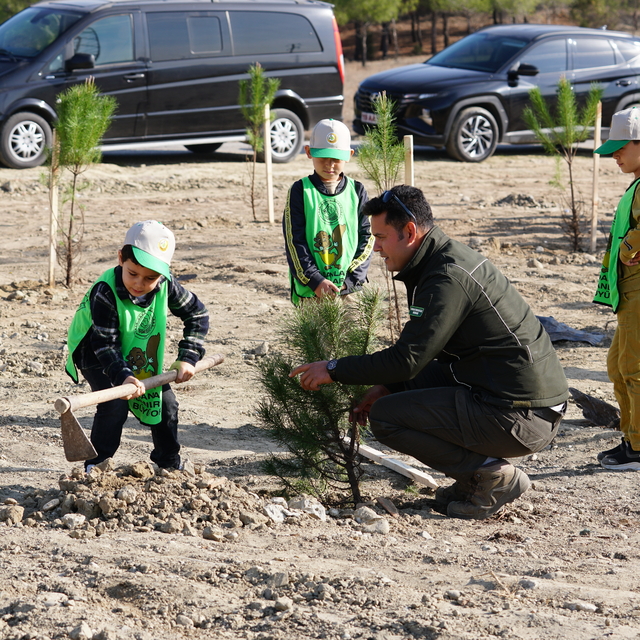 Osmancık'ta 100 fidan toprakla buluşturuldu