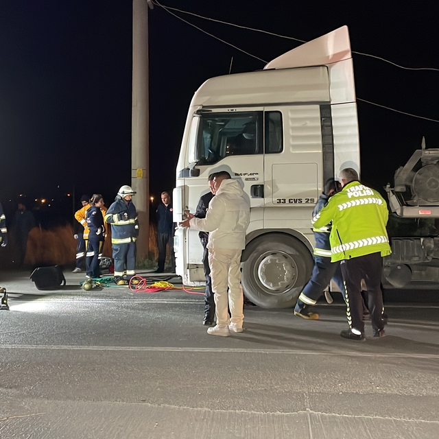 Eskişehir'de çimento tankerinin altında kalan kişi öldü