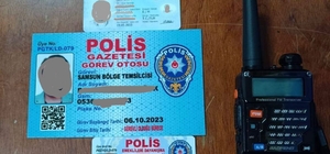 Polisin durdurduğu araçtan sahte polis kimliği ve muhabir kartı ile telsiz...