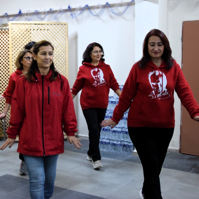 Bilecik'te halk oyunu sevdası farklı meslek gruplarından kadınları buluştur...