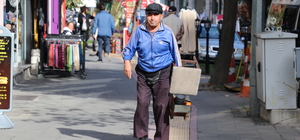 Engellerle 2 yaşında tanışan ayakkabı boyacısı, 38 yıldır aynı yerde ekmeği...