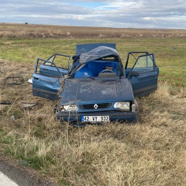 Afyonkarahisar'da tarlaya devrilen otomobildeki 6 kişi yaralandı