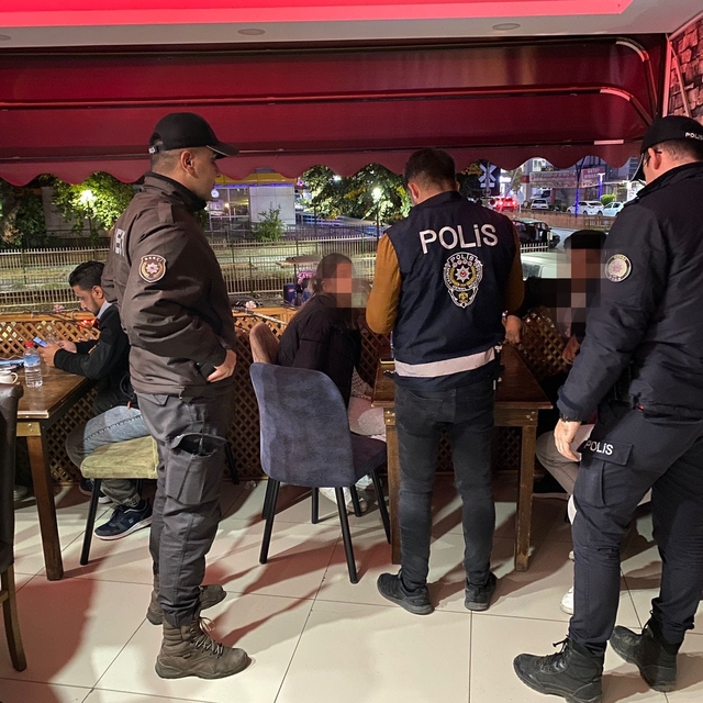 Manisa'daki hakkında arama kararı bulunan 8 kişi yakalandı