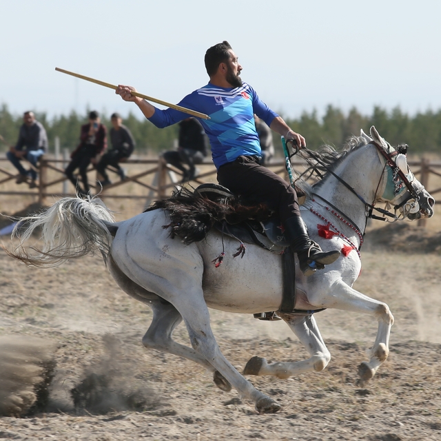 Kars'ta ata sporu cirit, köylülerin dostluk maçlarıyla yaşatılıyor