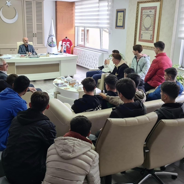 Ladik Belediye Başkanı Topal, amatör sporcuları ağırladı