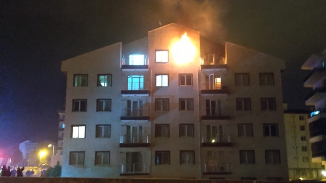 Kırıkkale'de apartmanda çıkan yangın hasara neden oldu