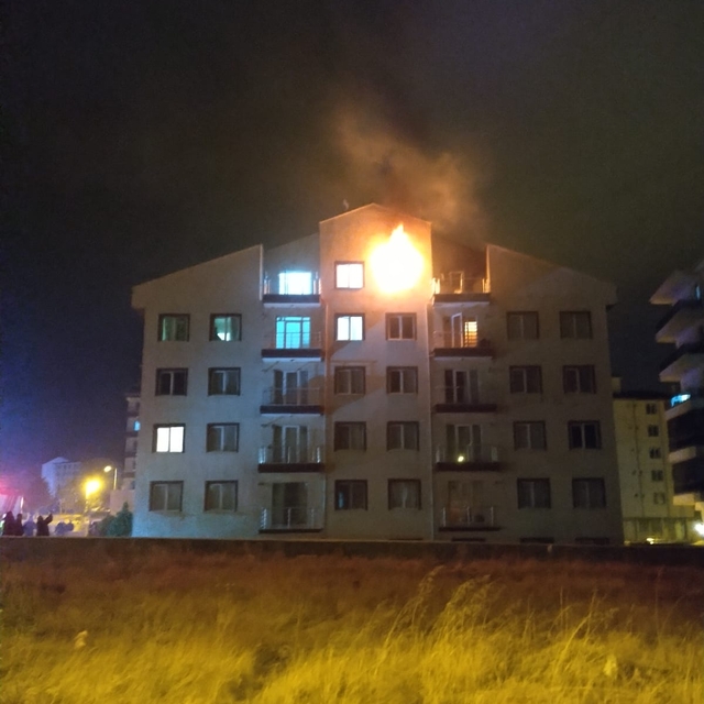 Kırıkkale'de apartmanda çıkan yangın hasara neden oldu