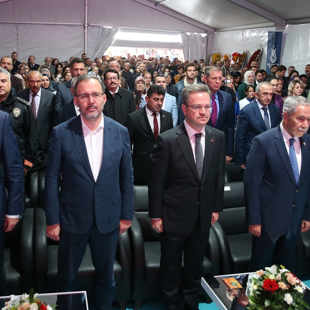 Şehzadeler Belediyesi Millet Kütüphanesi ve Gençlik Merkezi açıldı