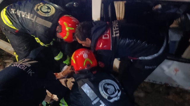 Denizli'de tırla minibüsün çarpışması sonucu 1 kişi öldü, 3 kişi yaralandı