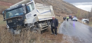 Bayburt'ta hafif ticari araç ile kamyon çarpıştı, 1 kişi yaralandı