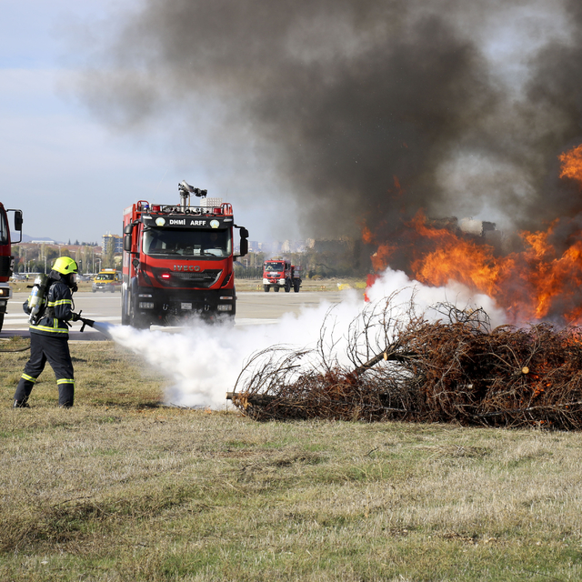 Uşak Havalimanı'nda kaza kırım ve yangın tatbikatı yapıldı