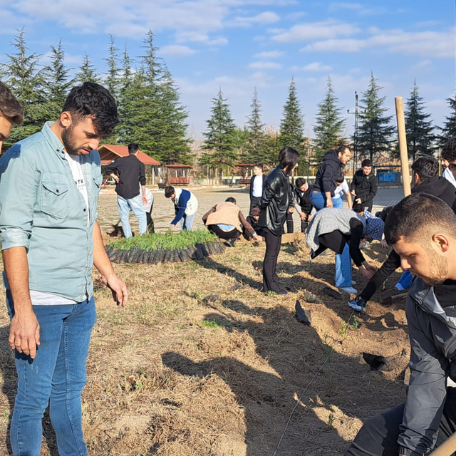 Selçuk Üniversitesinde 1867 fidan toprakla buluşturuldu