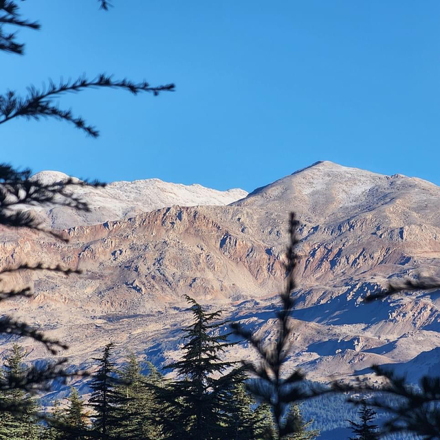 Antalya'nın Kaş ilçesinde yüksek kesimlere kar yağdı