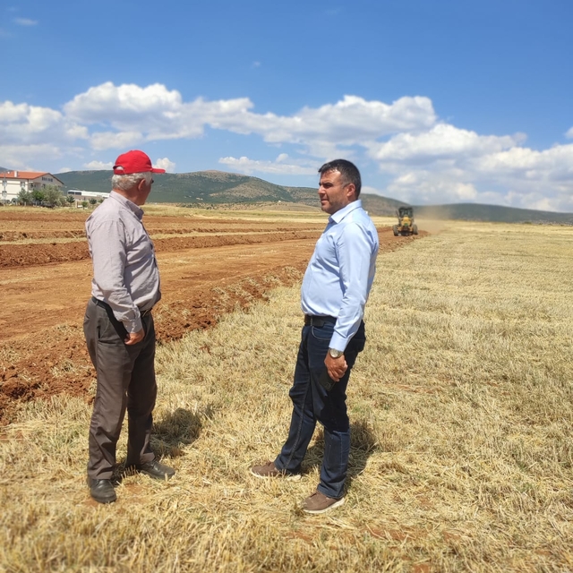 Yağmur çiftçinin yüzünü güldürdü