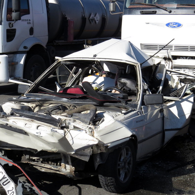 Sakarya'da meydana gelen zincirleme trafik kazasında 4 kişi yaralandı