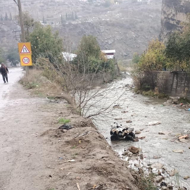 Artvin'de ATV motorun dereye yuvarlandığı kazada sürücü öldü
