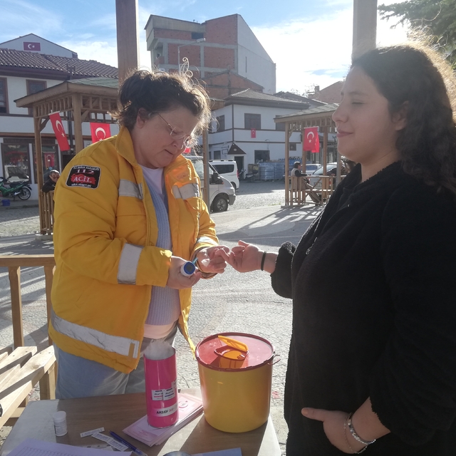 Pazaryeri'nde Diyabet Günü dolayısıyla ücretsiz kan ölçümü yapıldı