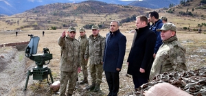 Ardahan Valisi Çiçek'ten sınırın sıfır noktasındaki askerlere moral ziyareti