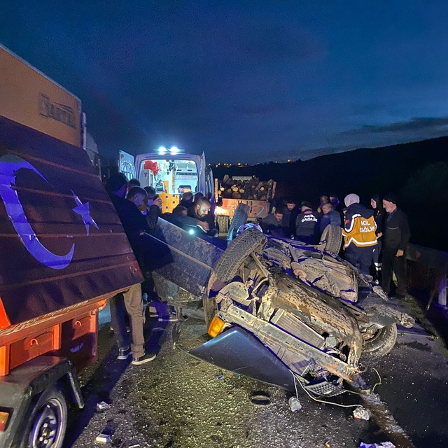 Çankırı'da traktör römorkuna arkadan çarpan otomobildeki 2 kişi yaralandı