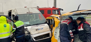 Kocaeli'deki trafik kazasında 13 kişi yaralandı