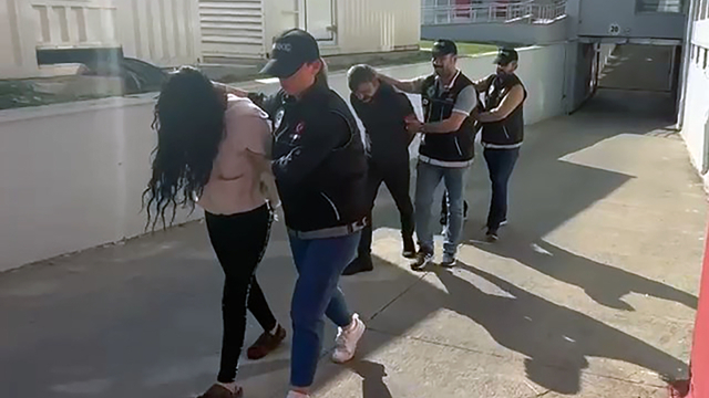 Adana'da 'torbacı' operasyonunda 2 tutuklama