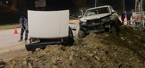 Eflani'de pikap ile çarpışan otomobildeki 2 kişi yaralandı