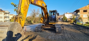 Tokat'ın Pazar Belediye Başkanı yol çalışmasında kepçe kullandı