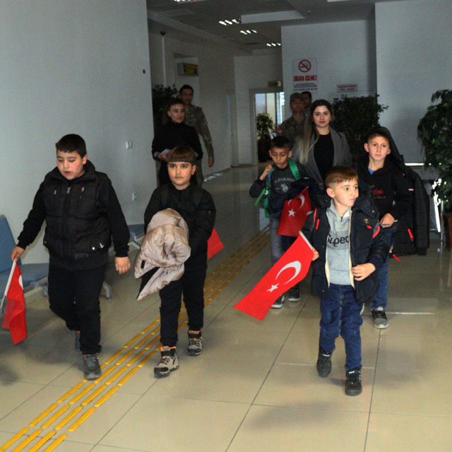 Iğdır'da "Ata'ya saygı" nöbeti tutan çocuklar Ankara'ya gitti