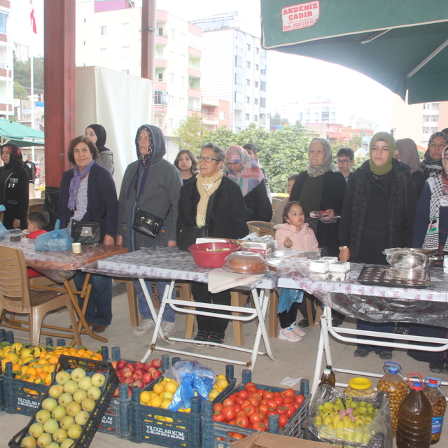 Mersin'de Filistin'e destek için kermes düzenledi