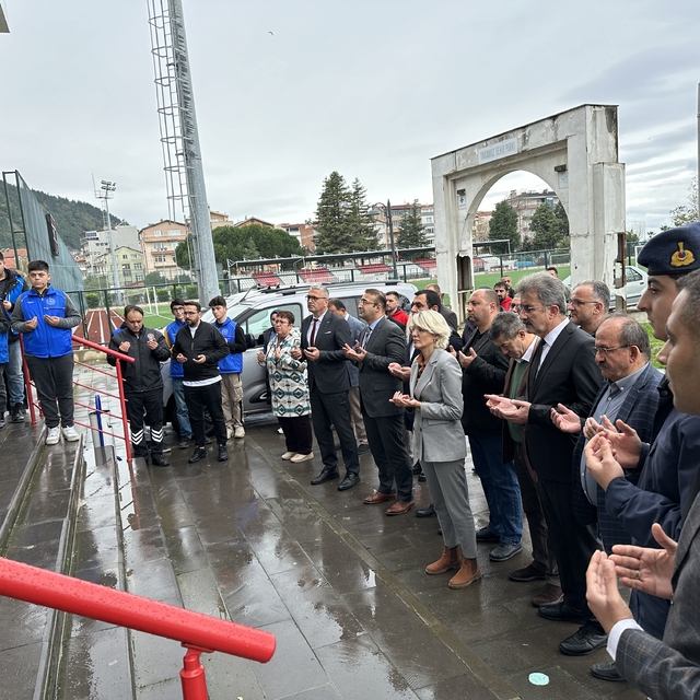 Ayancık'ta 15 Temmuz şehidi Ömer Can Açıkgöz'ün adı gençlik merkezine veril...