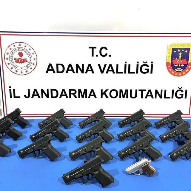 Adana'da ruhsatsız 17 tabanca ve av tüfeği ele geçirildi