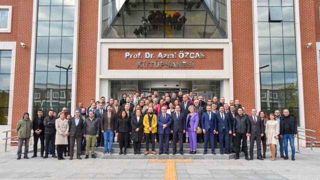 Bilecik Şeyh Edebali Üniversitesi Kurucu Rektörü Azmi Özcan'ın adı kütüphaneye verildi