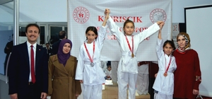 Kıbrıscık'ta karate şampiyonası düzenlendi
