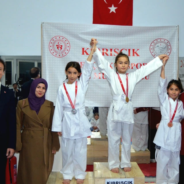 Kıbrıscık'ta karate şampiyonası düzenlendi
