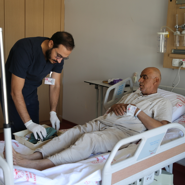 Mardin Eğitim ve Araştırma Hastanesi'nde iki hastaya açık kalp ameliyatı ya...