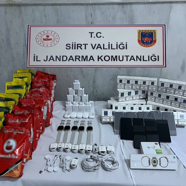 Siirt'te gümrük kaçağı çay, sigara ve telefon ele geçirildi