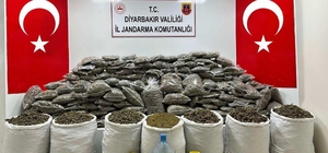Diyarbakır'da el yapımı patlayıcı ve 204 kilogram esrar yakalandı